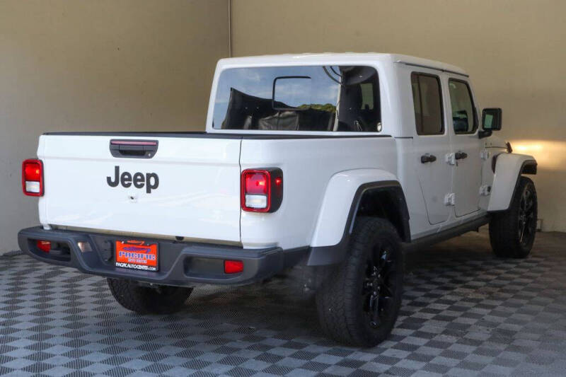 2025 Jeep Gladiator NightHawk