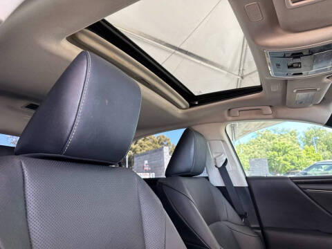 2022 Lexus ES 300h
