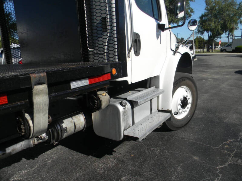 2015 Freightliner M2 106