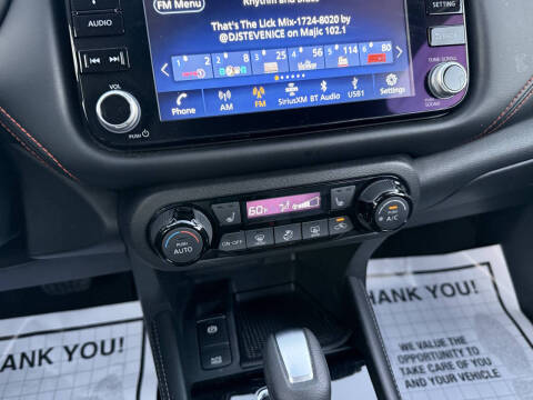 2022 Nissan Kicks SR