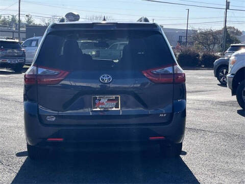 2020 Toyota Sienna XLE Premium 8-Passenger