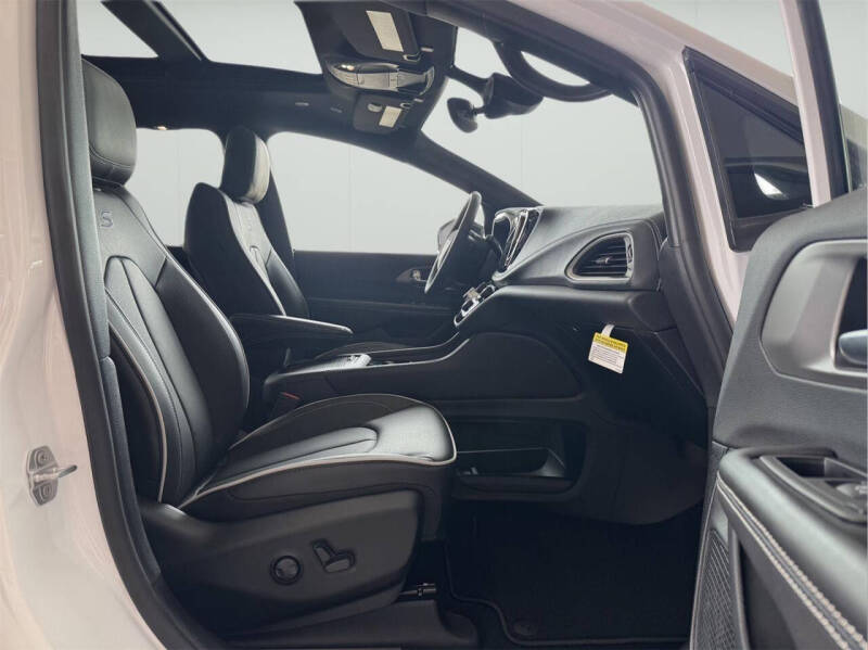 2027 Chrysler Pacifica Limited