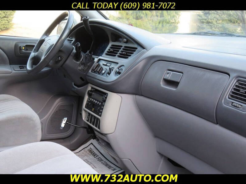 2003 Toyota Sienna LE
