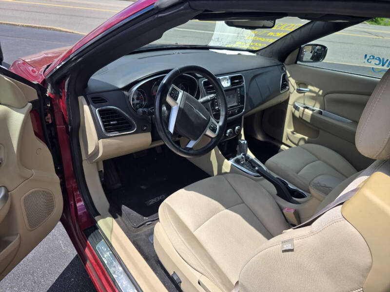 2012 Chrysler 200 Limited photo 5