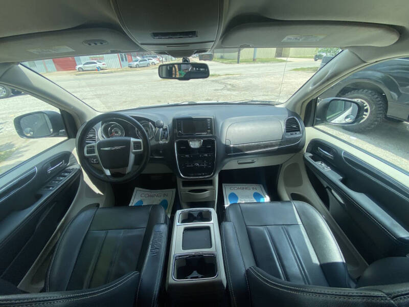 2016 Chrysler Town and Country Touring