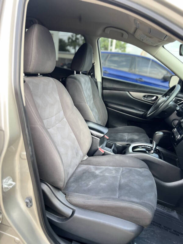 2016 Nissan Rogue SV