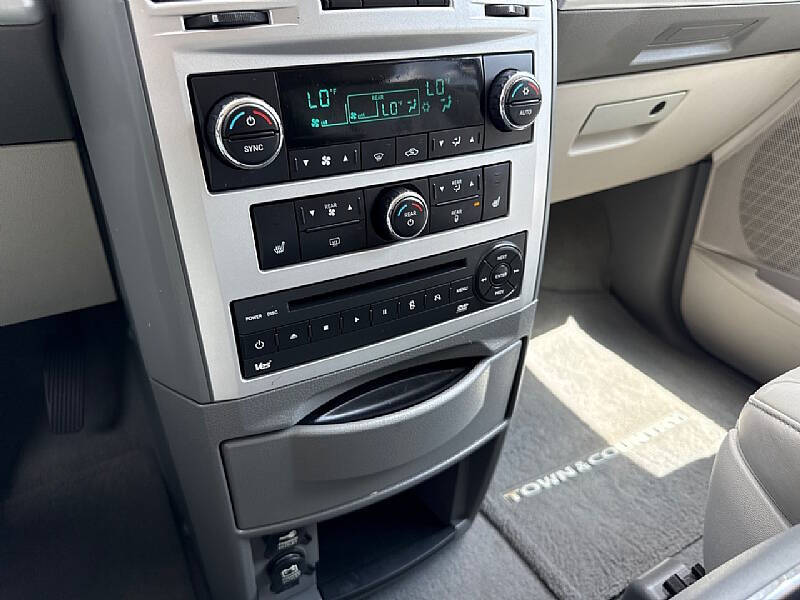 2008 Chrysler Town and Country Limited