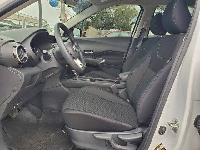 2023 Nissan Kicks SV