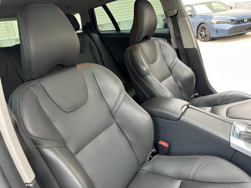 2016 Volvo V60 Cross Country T5 Platinum