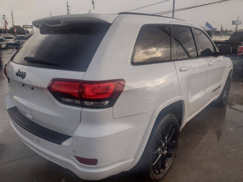 2020 Jeep Grand Cherokee Laredo