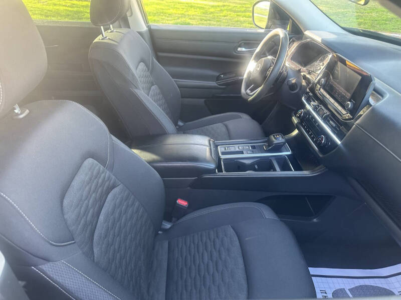 2022 Nissan Pathfinder S