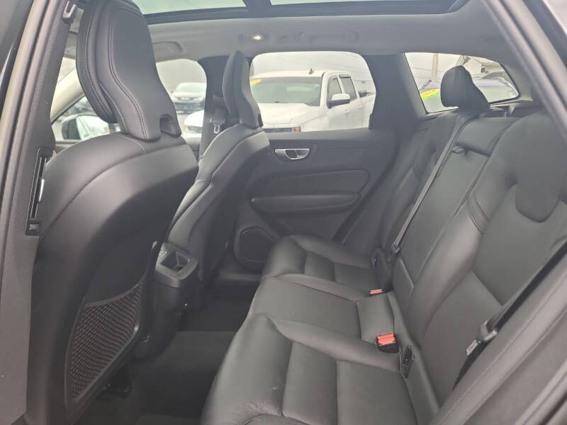 2023 Volvo XC60 B5 Plus Dark Theme