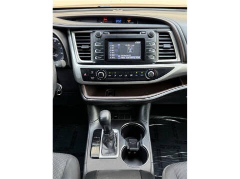 2017 Toyota Highlander LE