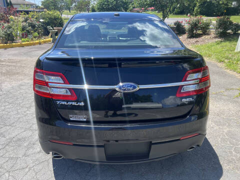 2018 Ford Taurus SEL