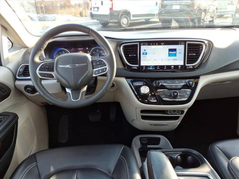 2023 Chrysler Pacifica Touring L