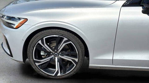 2024 Volvo S60 B5 Ultimate Dark Theme