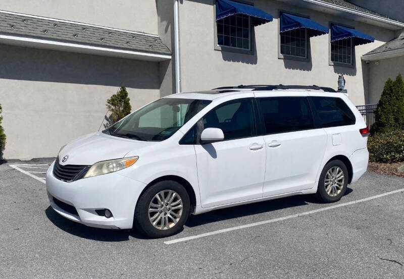 2012 Toyota Sienna XLE 8-Passenger
