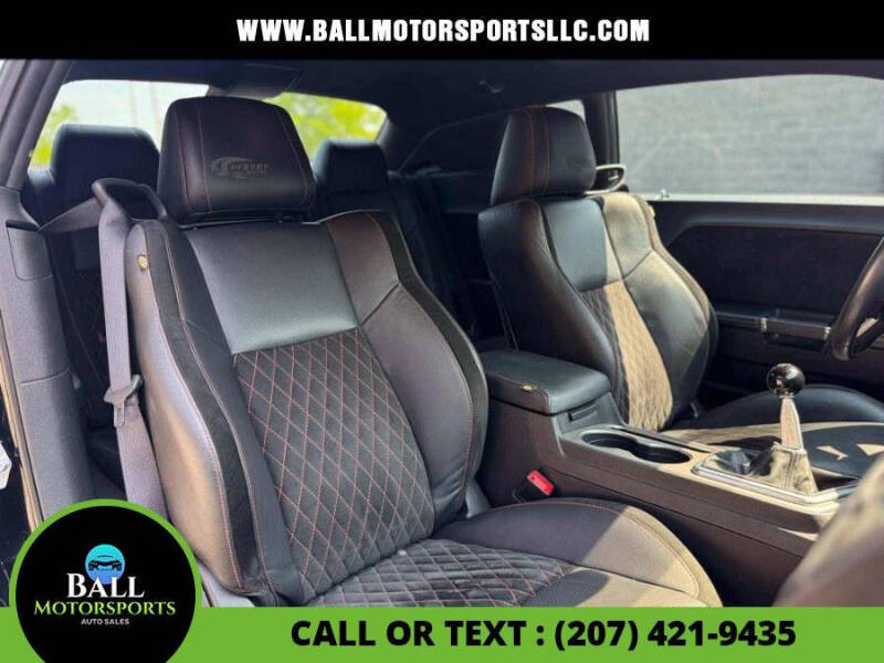 2011 Dodge Challenger SRT8 392