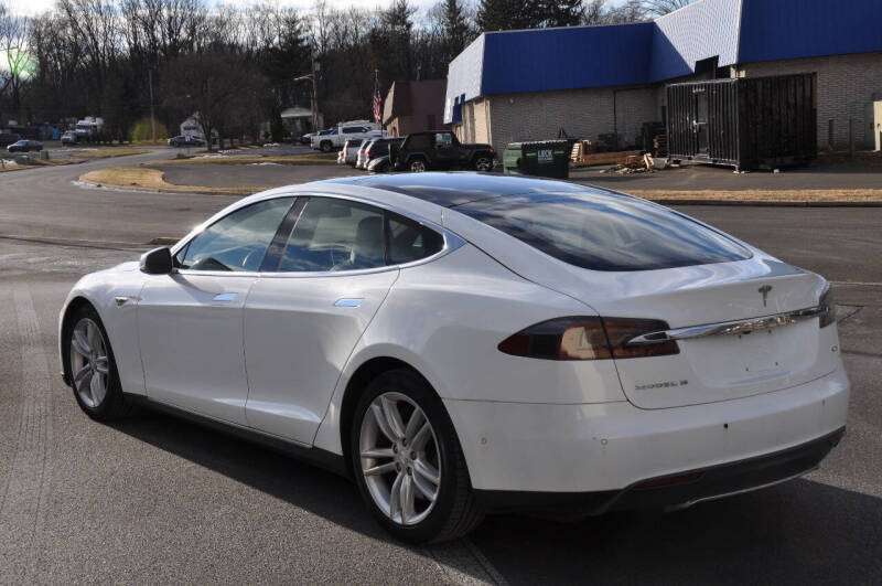 2016 Tesla Model S 70D