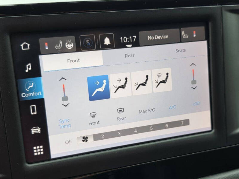 2024 Chrysler Voyager LX
