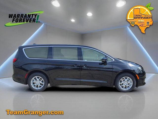 2025 Chrysler Voyager LX