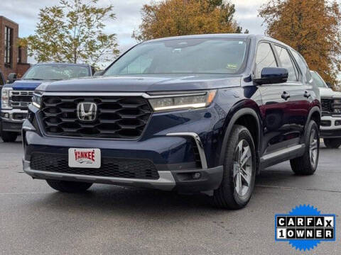 2023 Honda Pilot EX-L w/Rear Captain's Chairs
