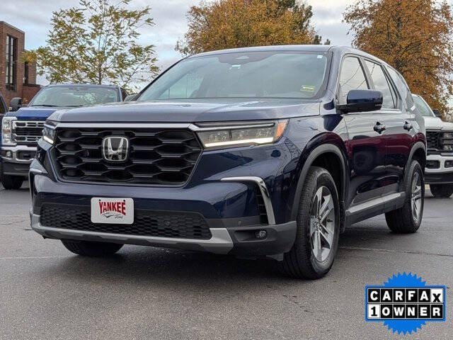 2023 Honda Pilot EX-L w/Rear Captain's Chairs