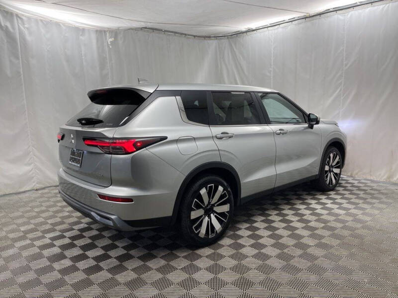 2025 Mitsubishi Outlander SE