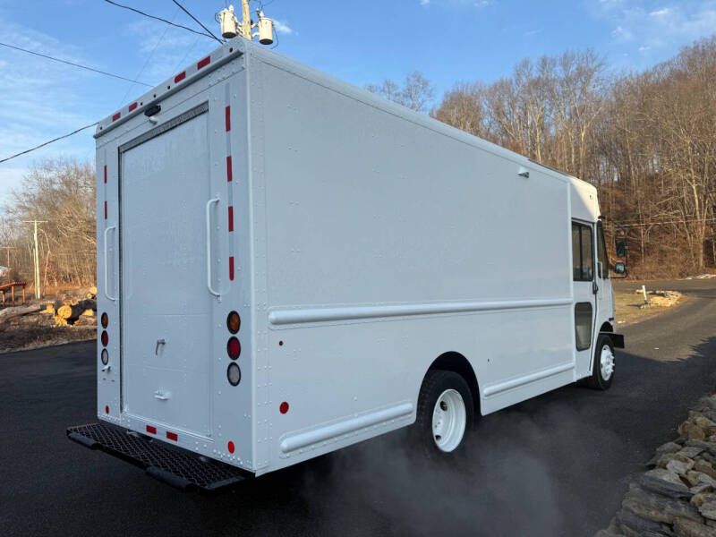 2021 Freightliner MT45 Chassis