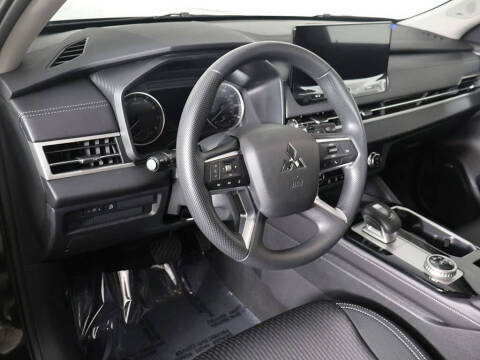 2026 Mitsubishi Outlander ES