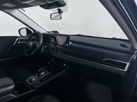 2024 Mitsubishi Outlander ES