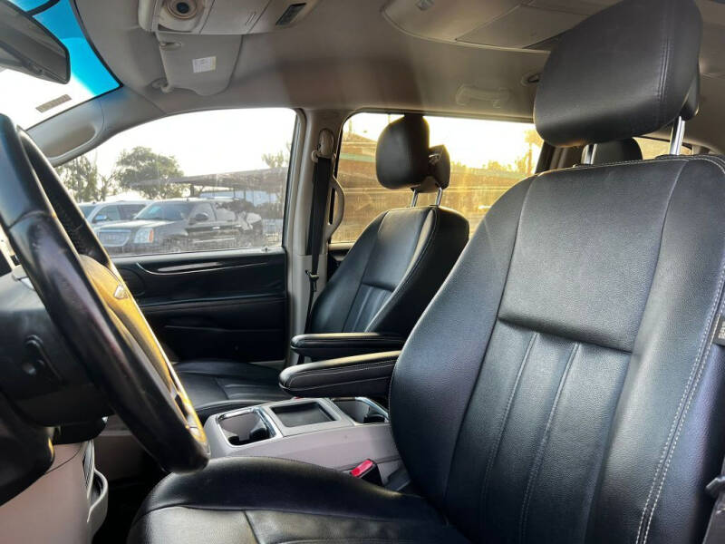 2016 Chrysler Town and Country Touring