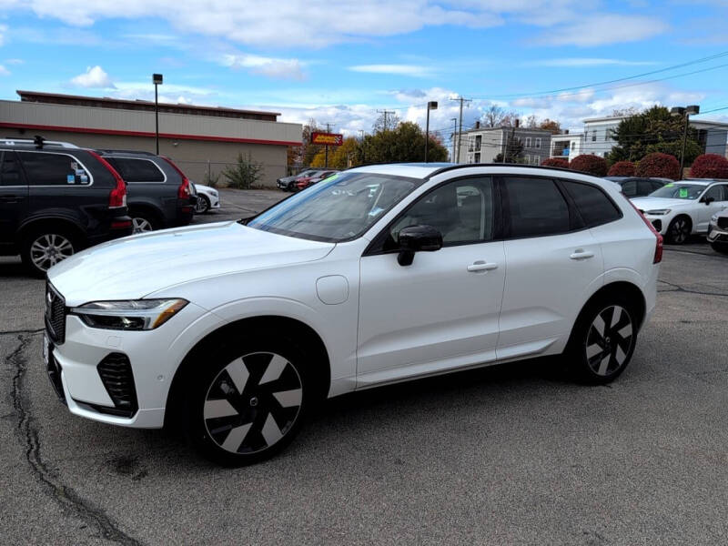 2025 Volvo XC60 T8 Plus Dark Theme