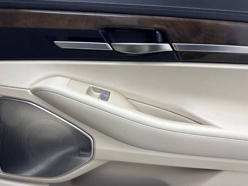 2019 Genesis G90