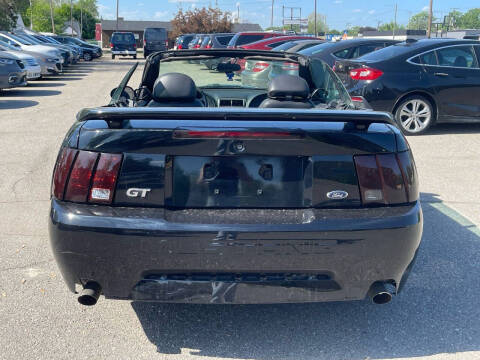 2004 Ford Mustang GT Deluxe