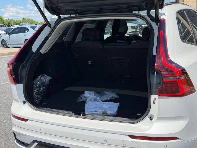 2026 Volvo XC60 T8 Core