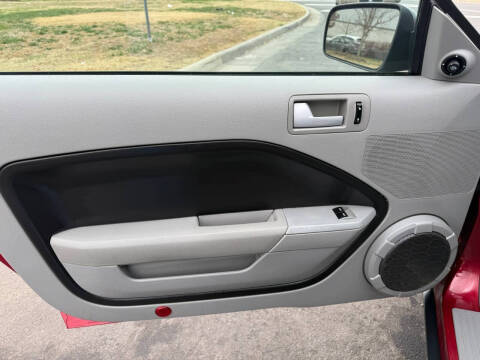 2005 Ford Mustang V6 Deluxe