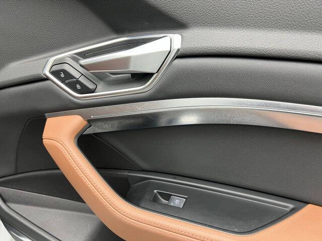 2021 Audi e-tron quattro Premium Plus