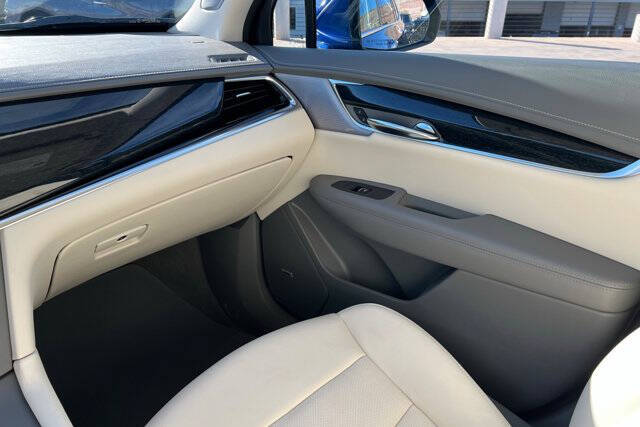 2025 Cadillac XT6 Premium Luxury