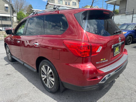 2017 Nissan Pathfinder SL