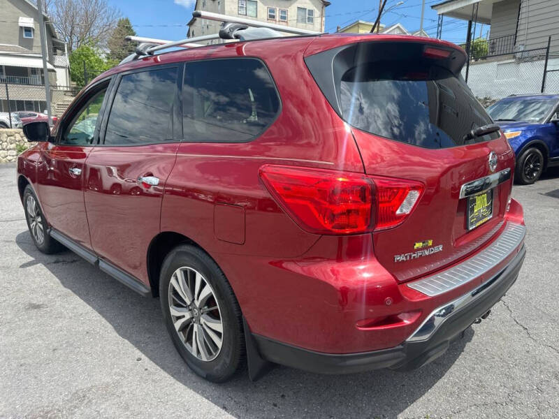 2017 Nissan Pathfinder SL