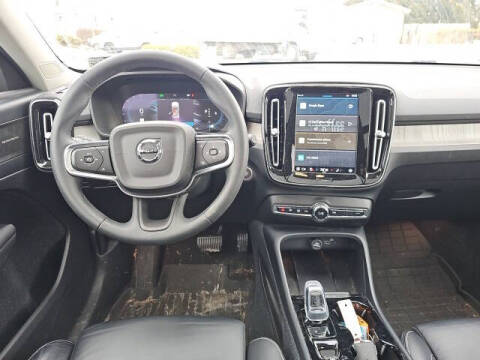 2023 Volvo XC40 B5 Plus Dark Theme