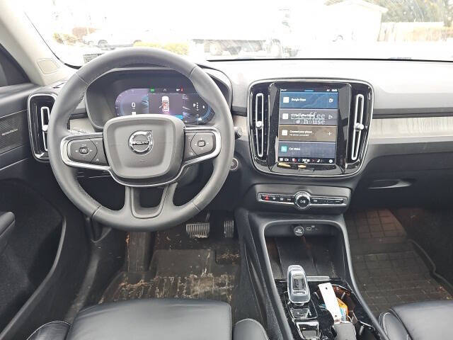 2023 Volvo XC40 B5 Plus Dark Theme