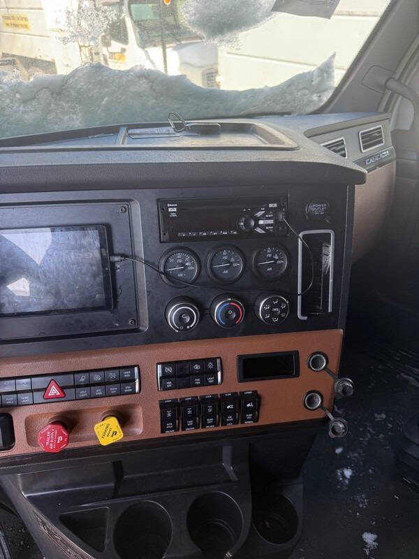 2021 Freightliner Cascadia 126