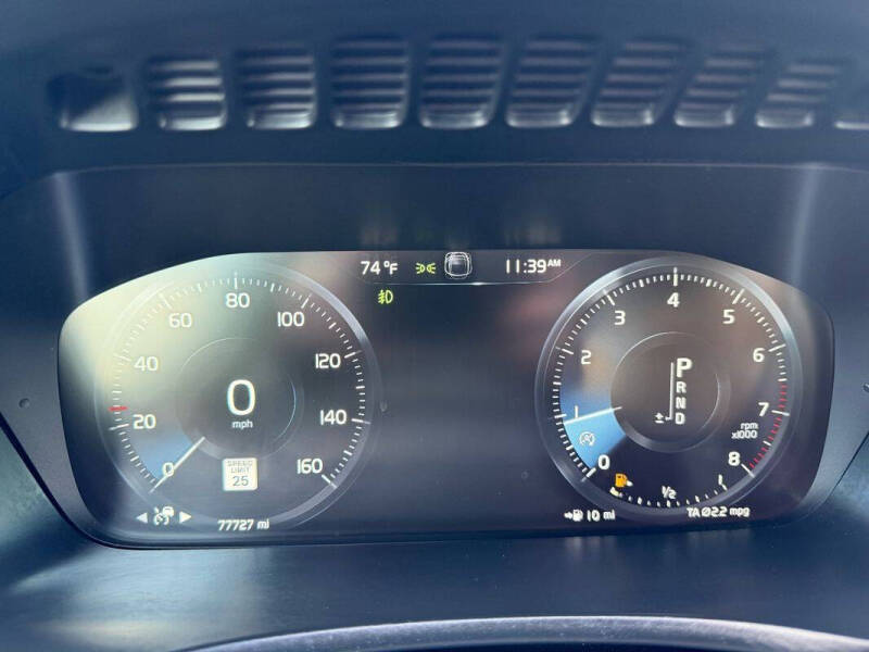 2016 Volvo XC90 T6 Momentum