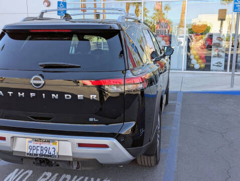 2024 Nissan Pathfinder SL