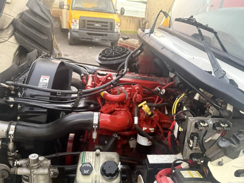 2018 Freightliner M2 106