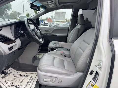2015 Toyota Sienna XLE Premium 8-Passenger