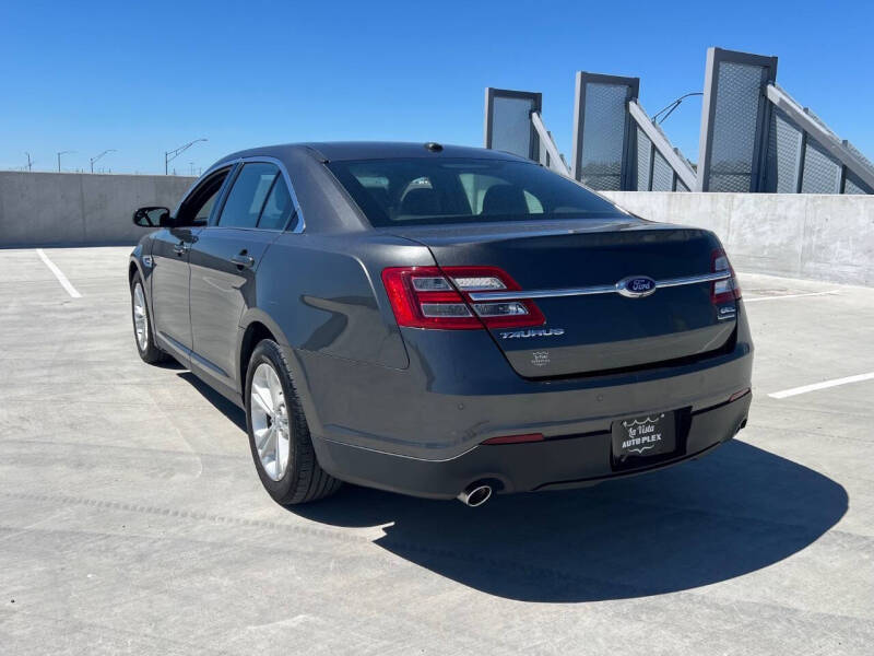 2018 Ford Taurus SEL