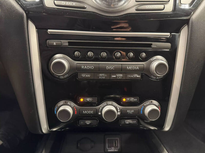 2020 Nissan Pathfinder SV